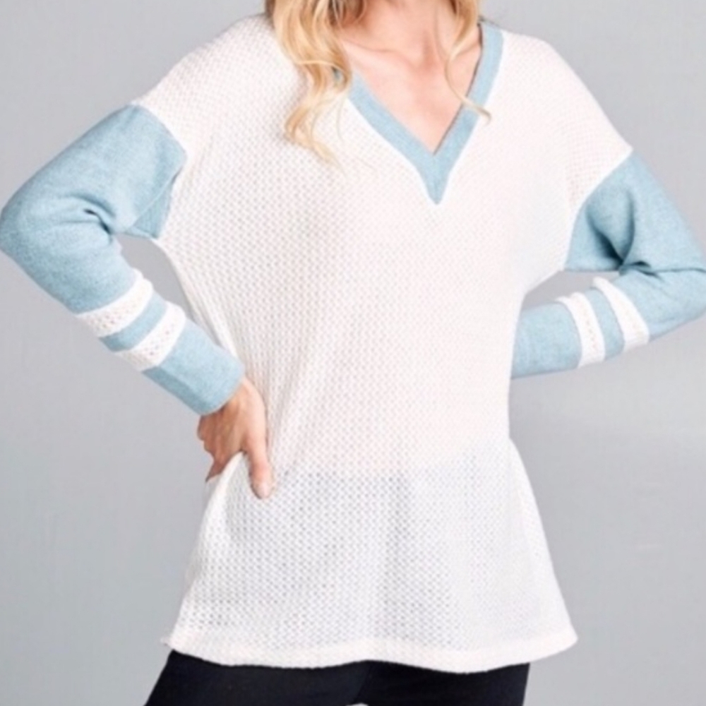 New HUMMINGBIRD V Neck Brushed FleeceTop